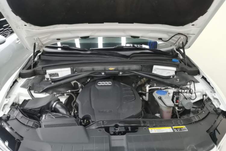 Used Audi Q5 2015 40 TFSI Technology Edition Engine Bay