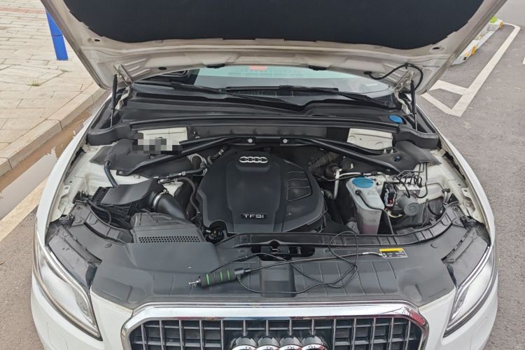 Used Audi Q5 2015 40 TFSI Comfort Model Engine Bay