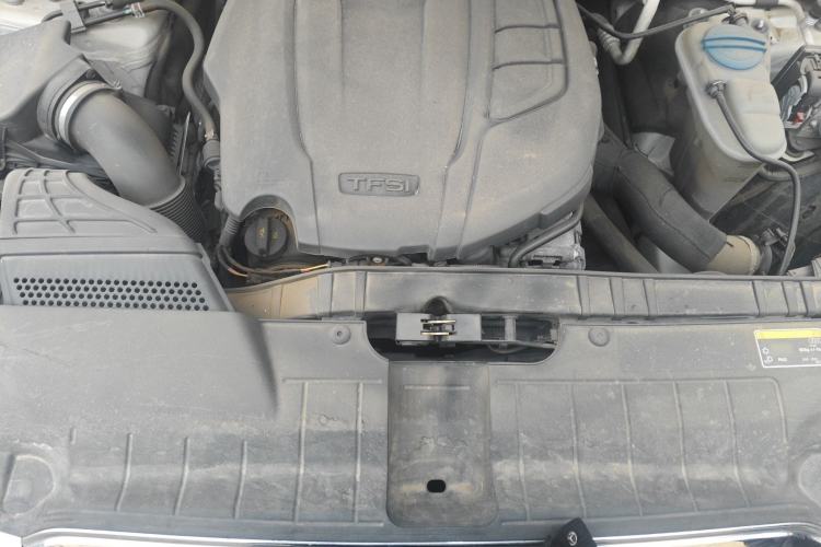 Used Audi Q5 2015 40 TFSI Technology Edition Engine Bay