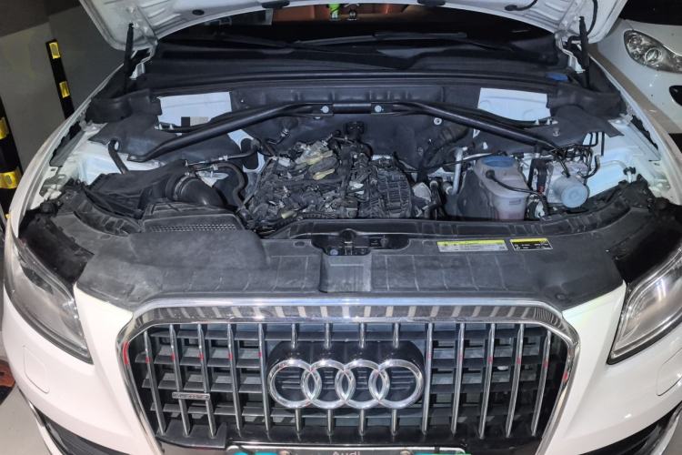 Used Audi Q5 2015 40 TFSI Trendy Edition Engine Bay