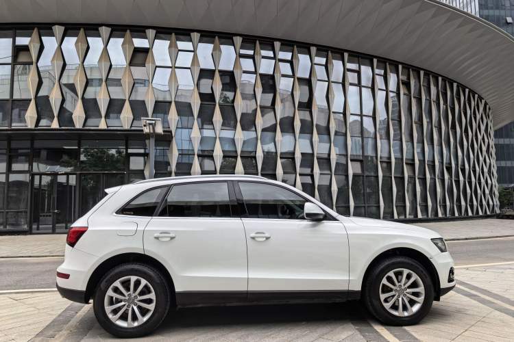 Used Audi Q5 2015 40 TFSI Technology Edition Exterior 4