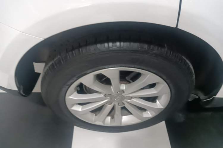 Used Audi Q5 2015 40 TFSI Technology Edition Exterior 5