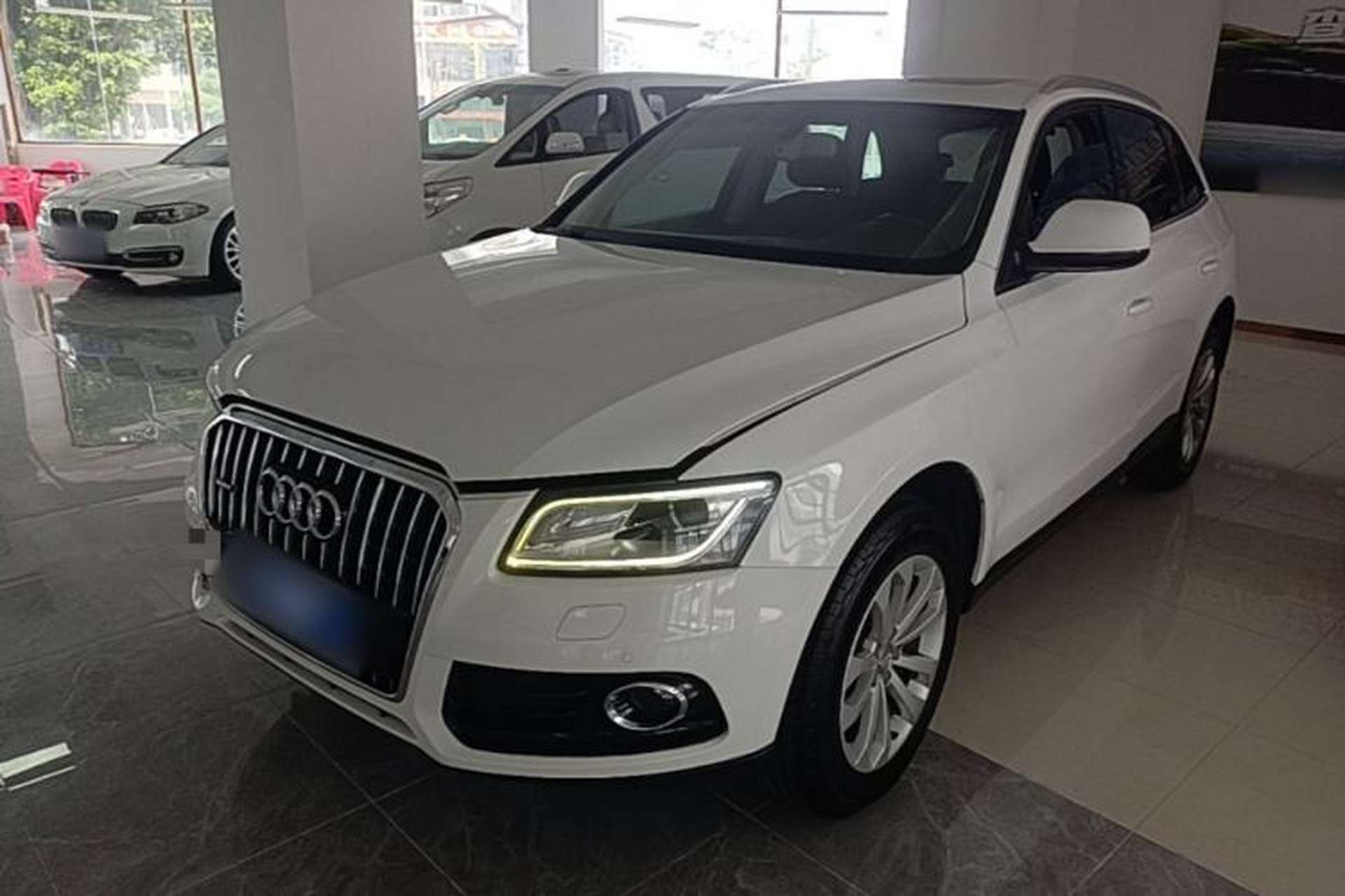 Used Audi Q5 2015 40 TFSI Technology Edition Front Left 45 Deg