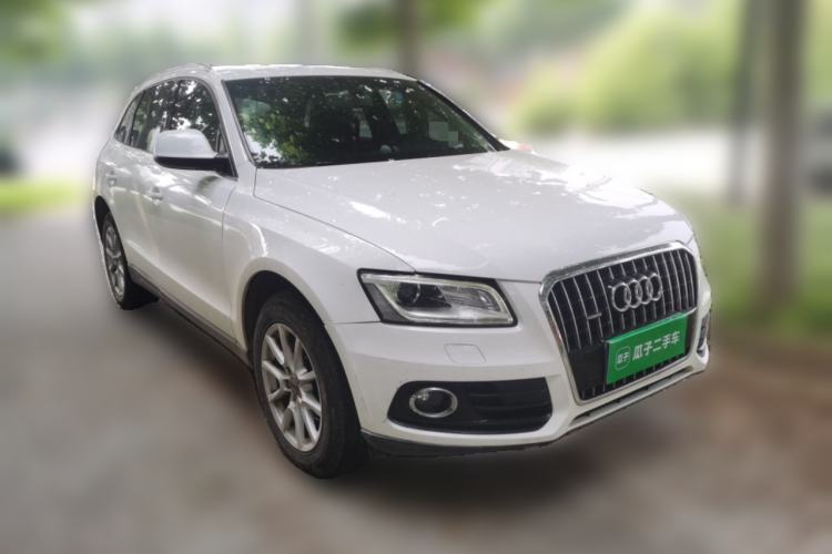 Used Audi Q5 2015 40 TFSI Trendy Edition Front Right 45 Deg