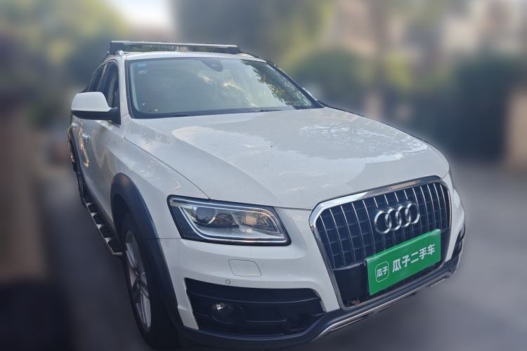 Used Audi Q5 2015 40 TFSI Luxury Model Front Right 45 Deg