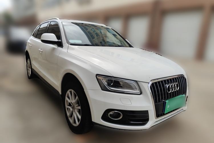 Used Audi Q5 2015 40 TFSI Trendy Edition Front Right 45 Deg
