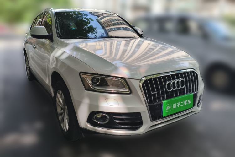 Used Audi Q5 2015 40 TFSI Technology Edition Front Right 45 Deg