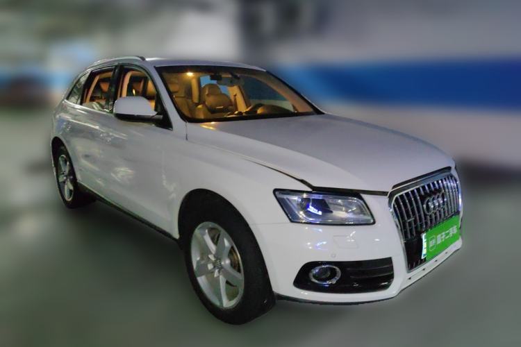Used Audi Q5 2015 40 TFSI Comfort Model Front Right 45 Deg