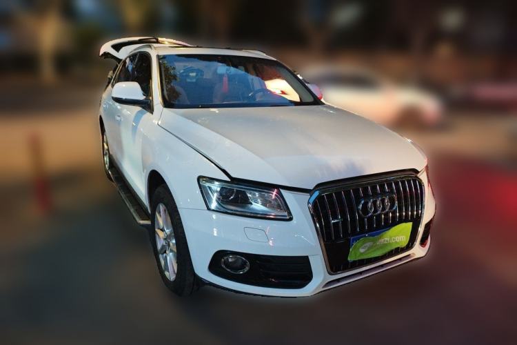 Used Audi Q5 2015 40 TFSI Trendy Edition Front Right 45 Deg