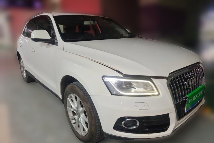 Used Audi Q5 2015 40 TFSI Trendy Edition Front Right 45 Deg