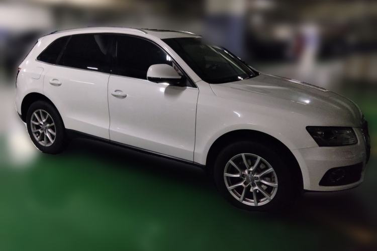 Used Audi Q5 2015 40 TFSI Technology Edition Front Right 45 Deg