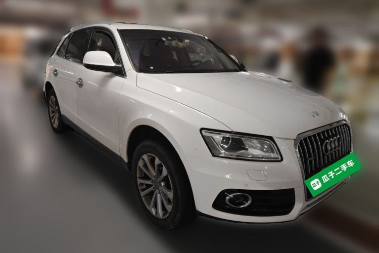Used Audi Q5 2015 40 TFSI Technology Edition Front Right 45 Deg