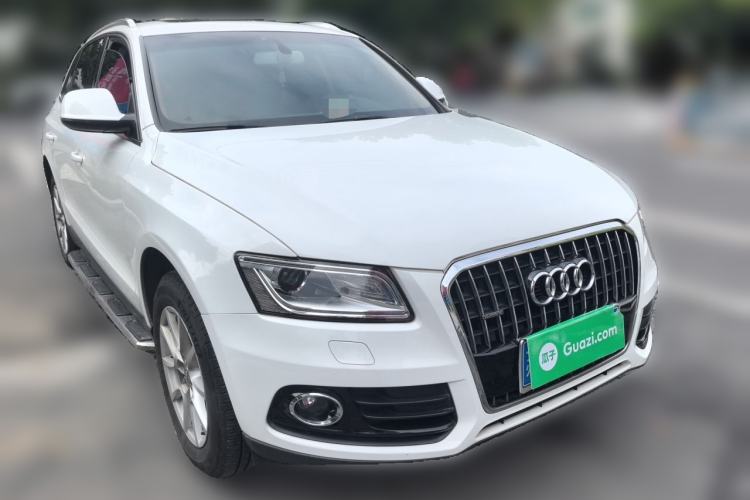 Used Audi Q5 2015 40 TFSI Trendy Edition Front Right 45 Deg