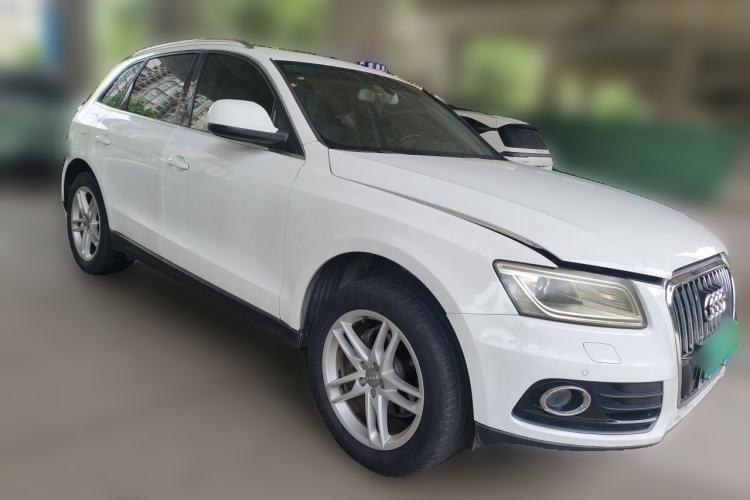 Used Audi Q5 2015 40 TFSI Comfort Model Front Right 45 Deg