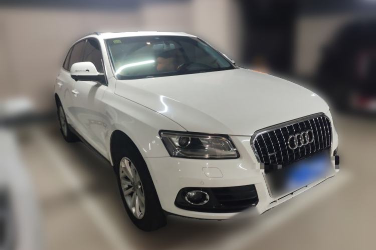 Used Audi Q5 2015 40 TFSI Technology Edition Front Right 45 Deg