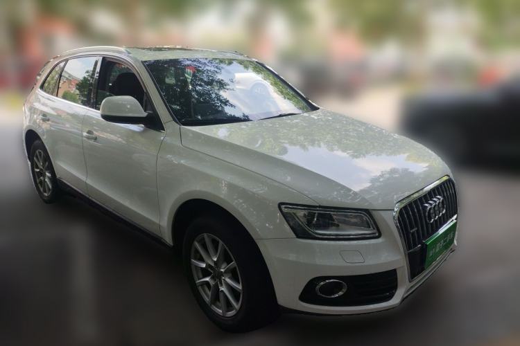 Used Audi Q5 2015 40 TFSI Trendy Edition Front Right 45 Deg