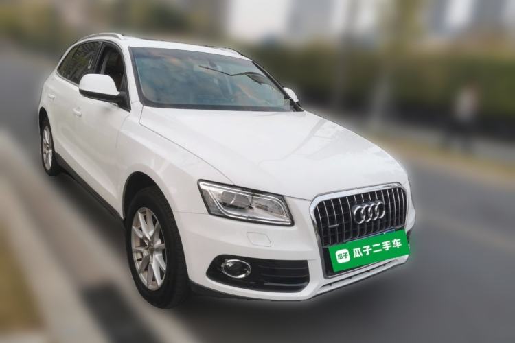 Used Audi Q5 2015 40 TFSI Trendy Edition Front Right 45 Deg