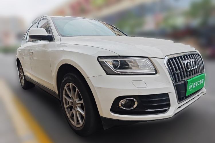 Used Audi Q5 2015 40 TFSI Trendy Edition Front Right 45 Deg