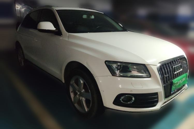 Used Audi Q5 2015 40 TFSI Comfort Model Front Right 45 Deg