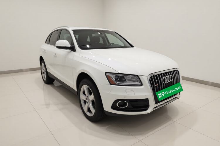 Used Audi Q5 2015 40 TFSI Comfort Model Front Right 45 Deg