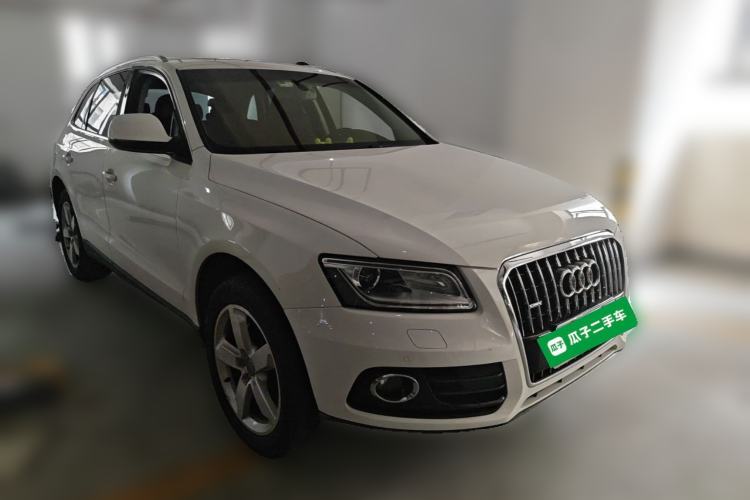 Used Audi Q5 2015 40 TFSI Comfort Model Front Right 45 Deg
