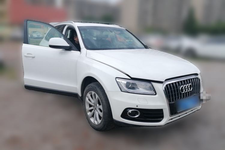 Used Audi Q5 2015 40 TFSI Trendy Edition Front Right 45 Deg