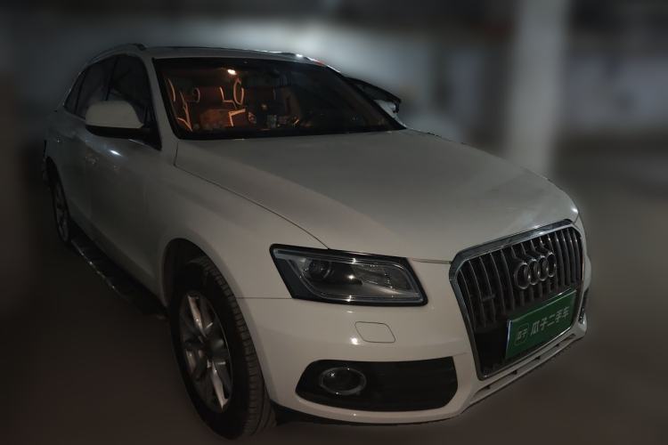 Used Audi Q5 2015 40 TFSI Trendy Edition Front Right 45 Deg