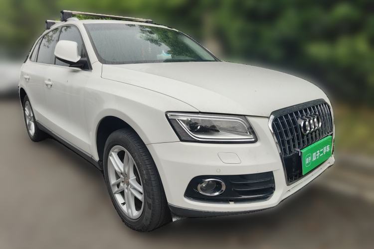 Used Audi Q5 2015 40 TFSI Comfort Model Front Right 45 Deg