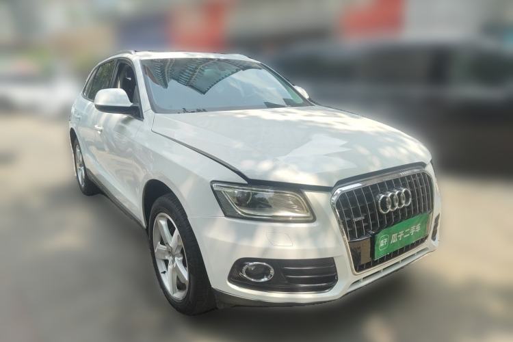 Used Audi Q5 2015 40 TFSI Comfort Model Front Right 45 Deg