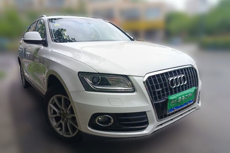 Used Audi Q5 2015 40 TFSI Trendy Edition Front Right 45 Deg