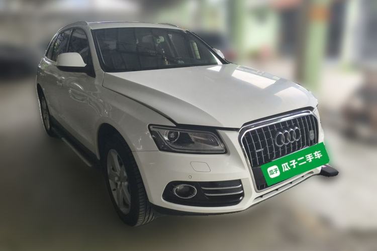 Used Audi Q5 2015 40 TFSI Comfort Model Front Right 45 Deg
