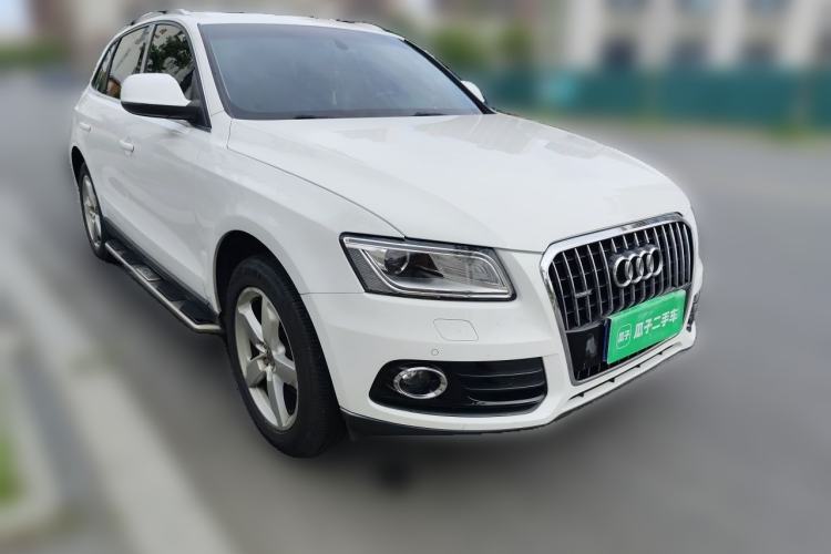 Used Audi Q5 2015 40 TFSI Comfort Model Front Right 45 Deg