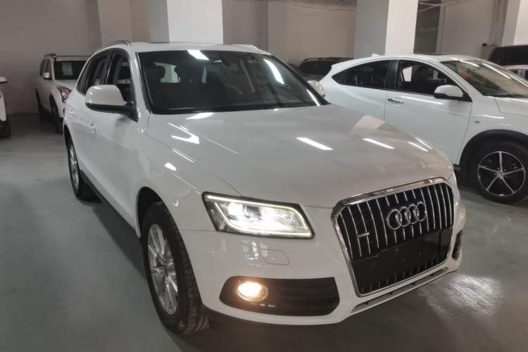 Used Audi Q5 2015 40 TFSI Trendy Edition Front Right 45 Deg