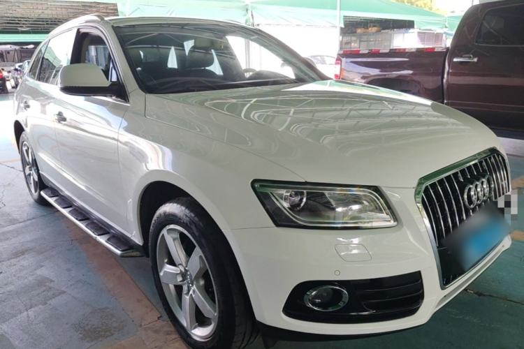 Used Audi Q5 2015 40 TFSI Comfort Model Front Right 45 Deg