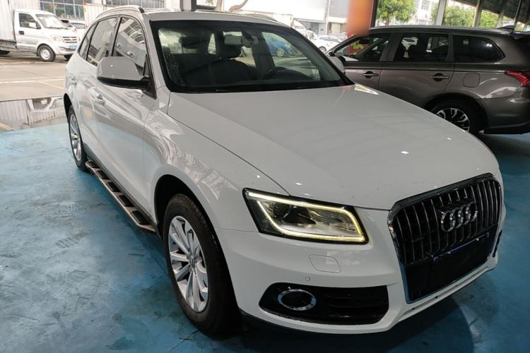 Used Audi Q5 2015 40 TFSI Technology Edition Front Right 45 Deg