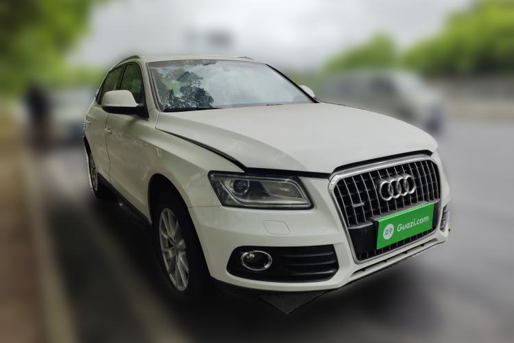 Used Audi Q5 2015 40 TFSI Trendy Edition Front Right 45 Deg