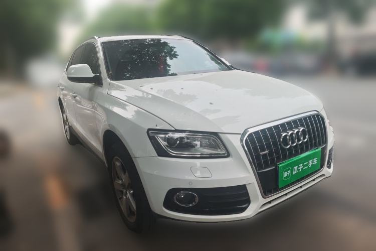 Used Audi Q5 2015 40 TFSI Comfort Model Front Right 45 Deg