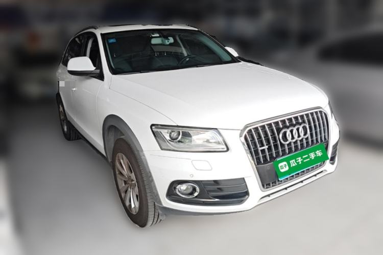 Used Audi Q5 2015 40 TFSI Technology Edition Front Right 45 Deg