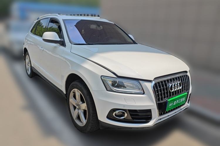 Used Audi Q5 2015 40 TFSI Comfort Model Front Right 45 Deg