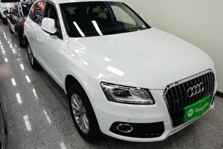 Used Audi Q5 2015 40 TFSI Technology Edition Front Right 45 Deg