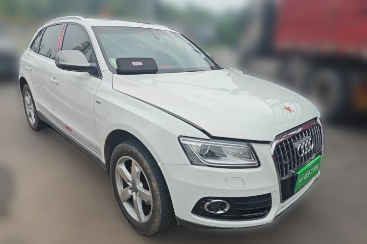 Used Audi Q5 2015 40 TFSI Comfort Model Front Right 45 Deg