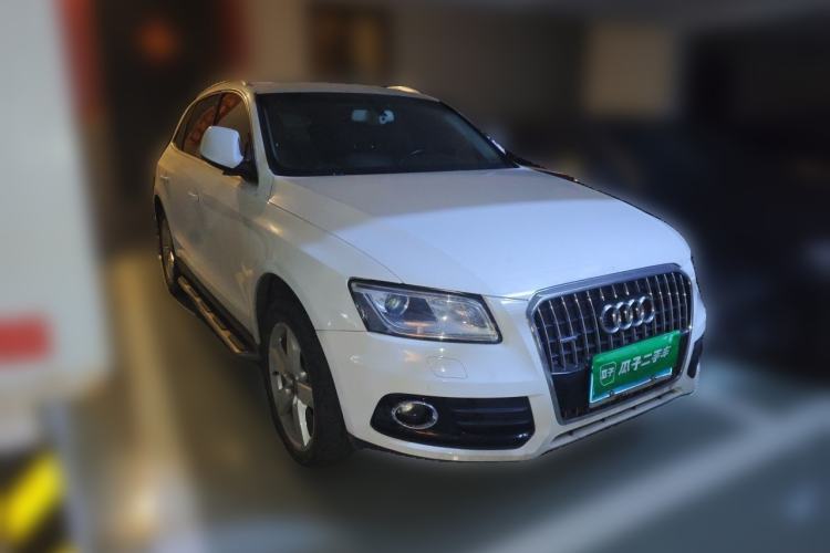 Used Audi Q5 2015 40 TFSI Comfort Model Front Right 45 Deg