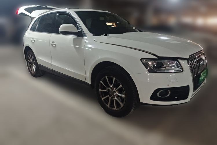 Used Audi Q5 2015 40 TFSI Trendy Edition Front Right 45 Deg