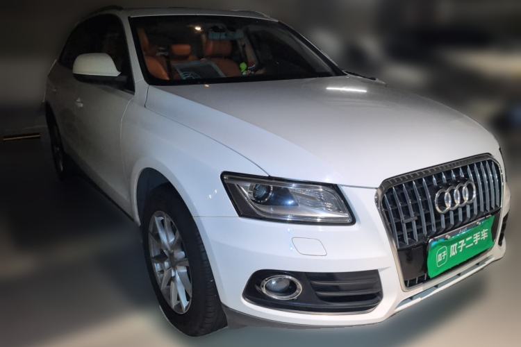 Used Audi Q5 2015 40 TFSI Trendy Edition Front Right 45 Deg