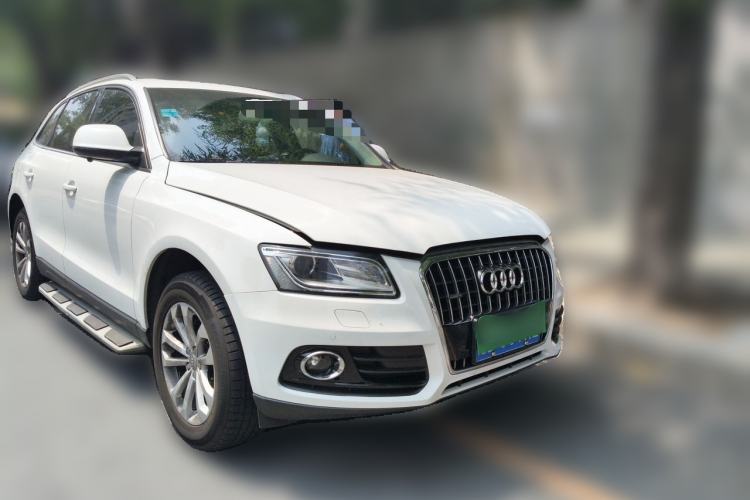 Used Audi Q5 2015 40 TFSI Technology Edition Front Right 45 Deg