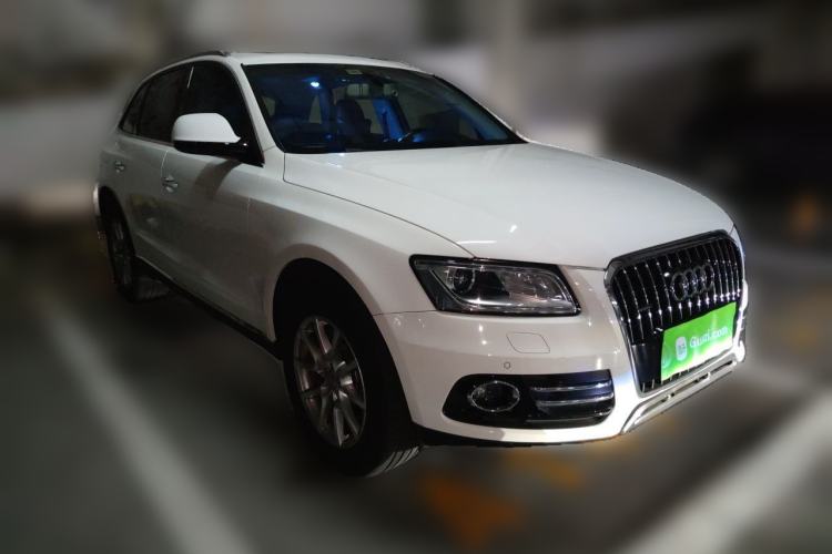 Used Audi Q5 2015 40 TFSI Trendy Edition Front Right 45 Deg