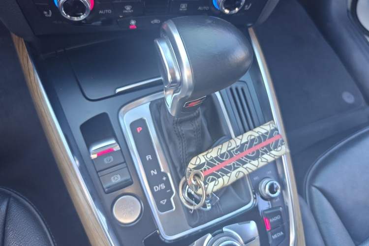 Used Audi Q5 2015 40 TFSI Luxury Model Gear Lever