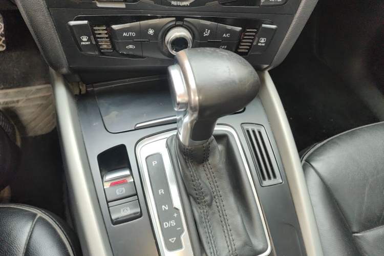 Used Audi Q5 2015 40 TFSI Trendy Edition Gear Lever