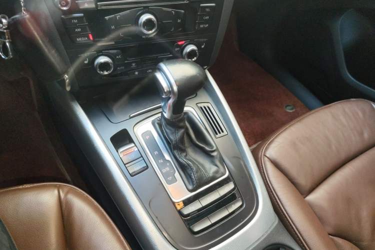 Used Audi Q5 2015 40 TFSI Technology Edition Gear Lever