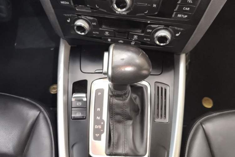 Used Audi Q5 2015 40 TFSI Technology Edition Gear Lever